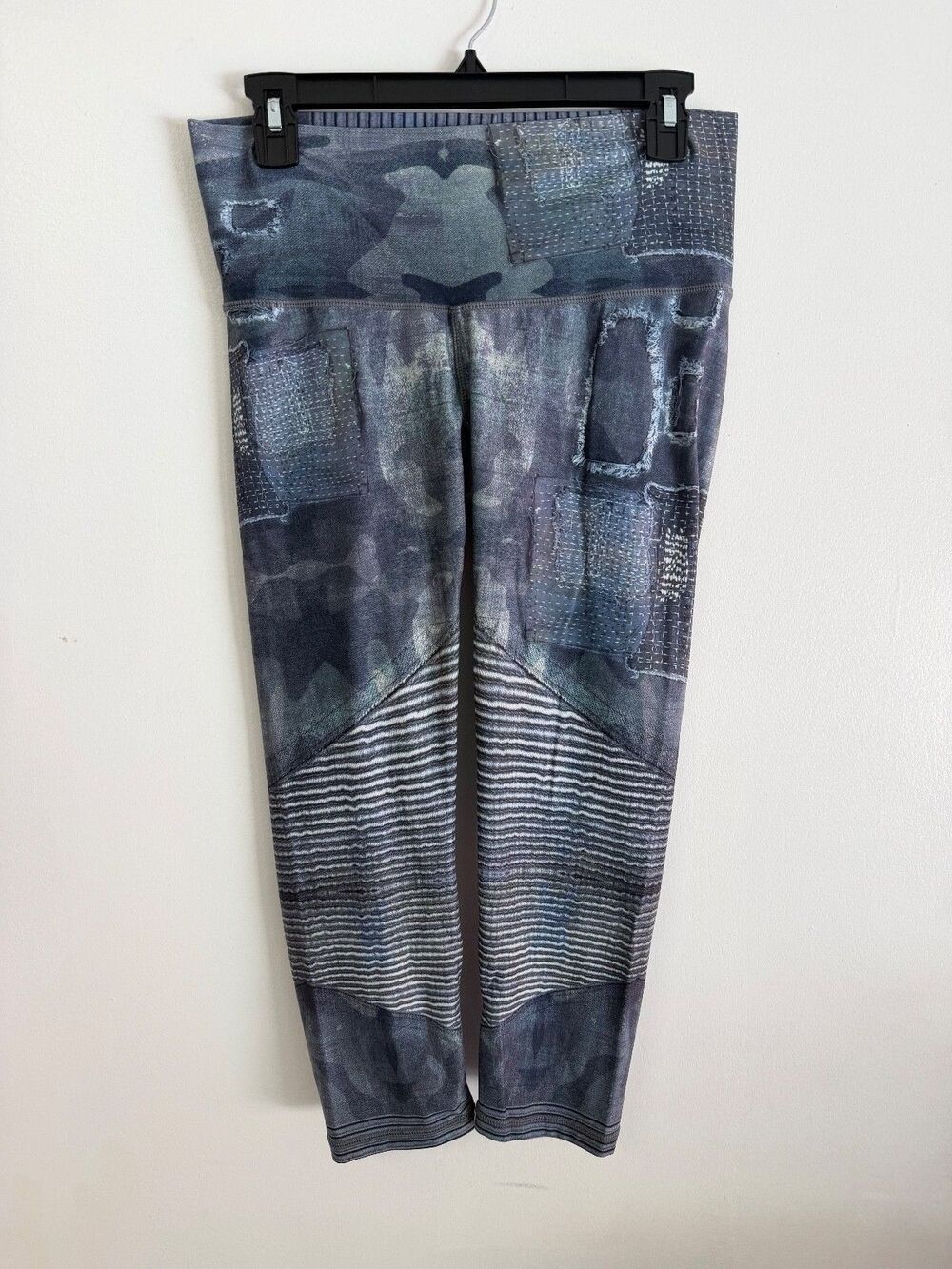 Niyama Sol Beachcomber Crop Leggings Women Large Blue Camo Patchwork Yoga Pants